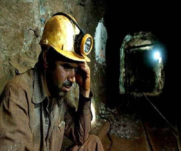 گزارش تصویری: کارگران معدن منگنز قم
