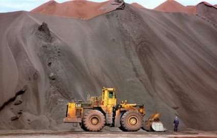 Iron Ore Risks Extending Drop to Lowest Since 2009