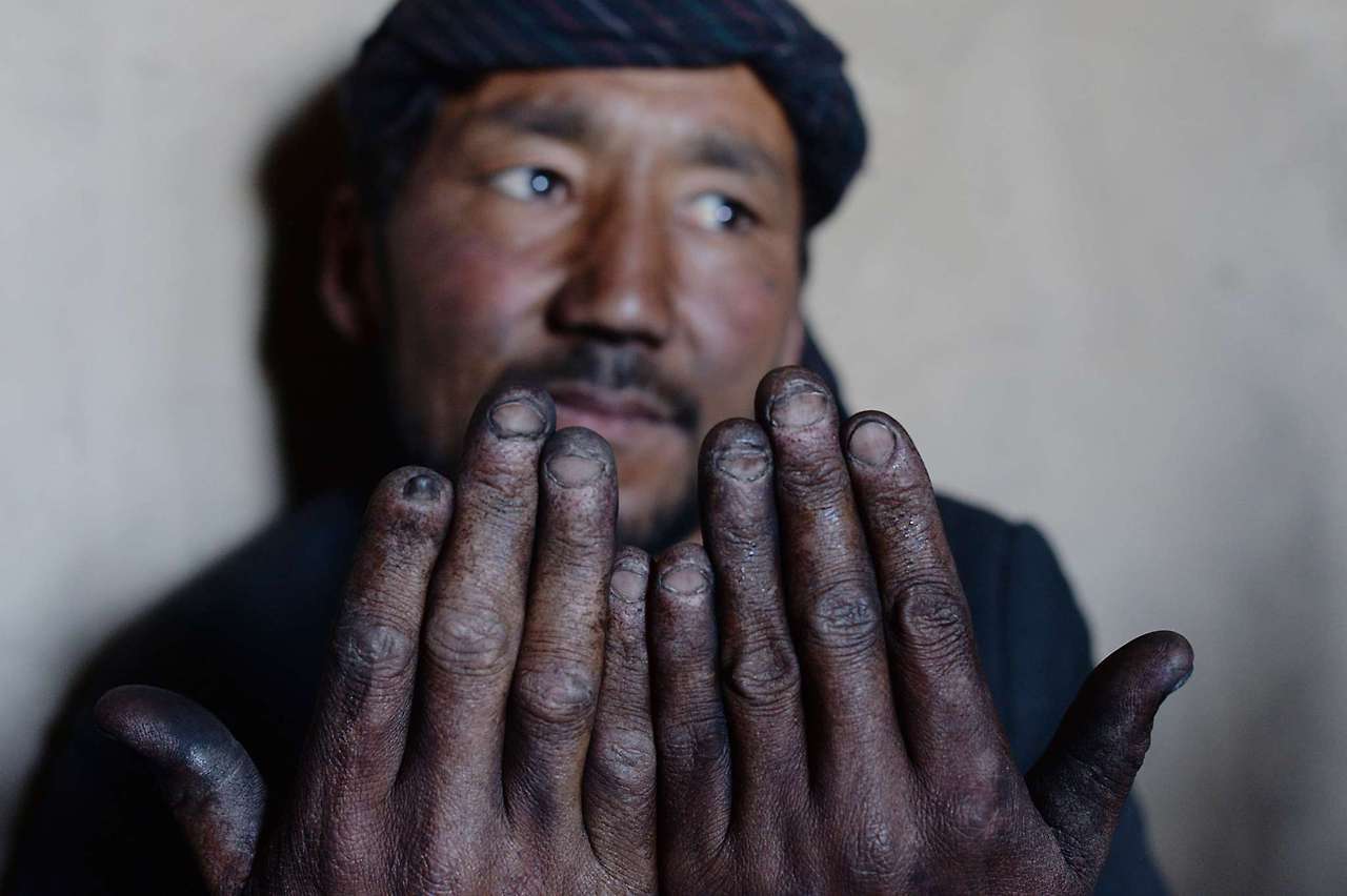 کارگران معدن زغال سنگ در افغانستان