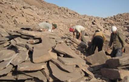 مسئولان با عمل به وعده‌هایشان به کمک صنعت سنگ اصفهان بیایند