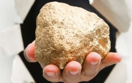 Chinese farmer finds 7.85kg gold nugget worth $250,000 on the ground