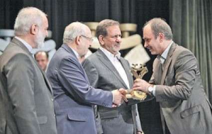 دریافت سومین تندیس‌ طلایی رعایت حقوق مصرف‌کنندگان توسط فولاد خوزستان