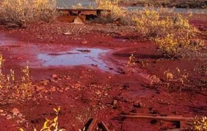رنگ سرخ رودخانه "دولدیکانی" در روسیه ناشی از نشت مواد معدنی است