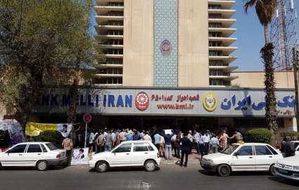 کارگران گروه ملی صنعتی فولاد ایران همچنان در انتظار دریافت حقوق معوقه