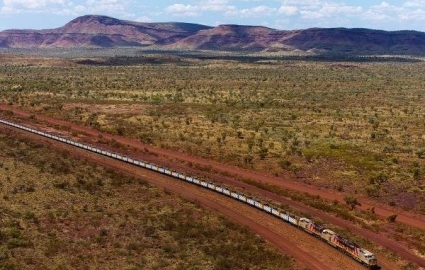 قطار خودران استرالیایی بار حمل می کند