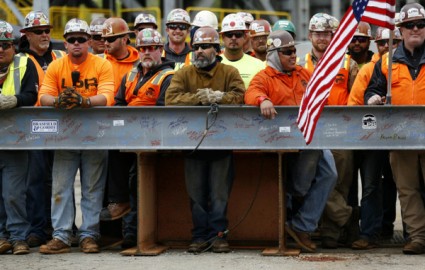 افزایش تعرفه واردات فلزات ۷ میلیون کارگر آمریکایی را بیکار می‌کند/ترامپ می‌گوید: اول آمریکا