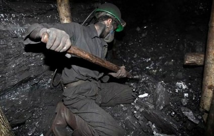 تاخیر در پرداخت عیدی کارگران پیمانکاری معدن زغال سنگ البرز شرقی