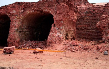 سوله شرکت معدن خاک سرخ از حریم قلعه هرمز برچیده شد