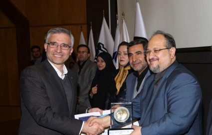 ذوب آهن اصفهان تندیس ویژه و گواهینامه سرآمدی در مسئولیت اجتماعی را کسب نمود