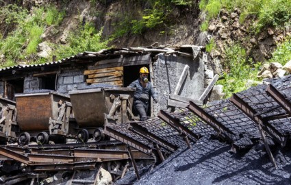 انجام عملیات بازسازی معدن زغال‌سنگ زمستان یورت شرق